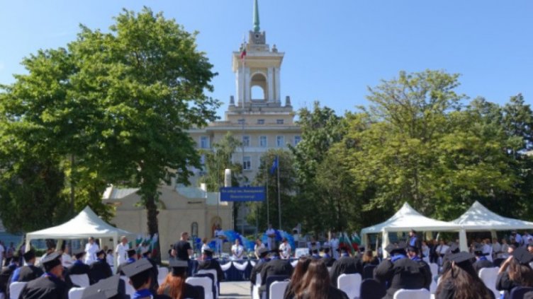 350 студенти от ВВМУ получиха дипломи