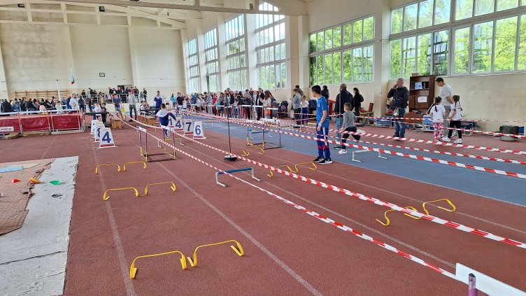 Над 300 деца се включиха в турнира "Атлетиката търси талант"