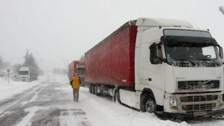 Интензивен е трафикът за ТИР-ове на границата с Турция и Румъния