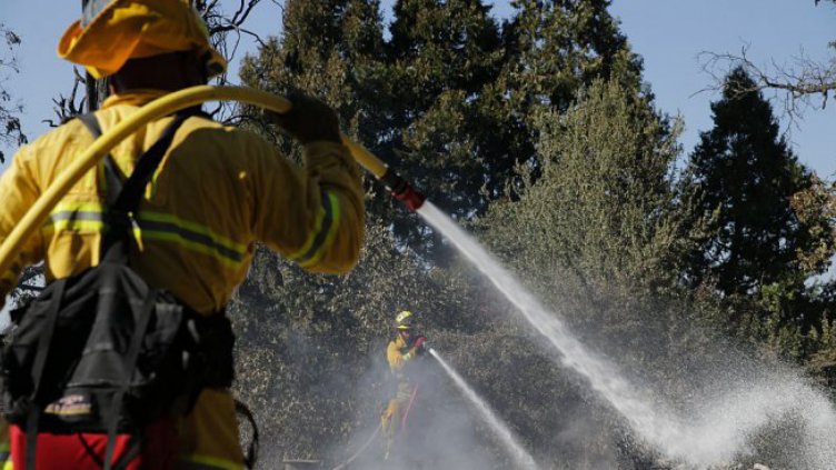 Пожар унищожи бежанския лагер на Лесбос