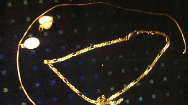 Затворник в отпуск нападна и дръпна златните ланци на две жени във Варна