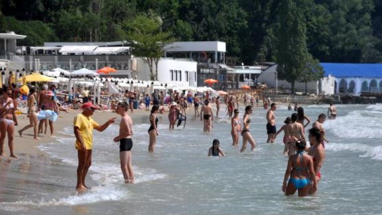 От 1 юли: По двама спасители на варненските плажове