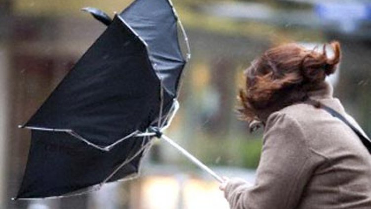 Материални щети причини силният вятър в Сливен