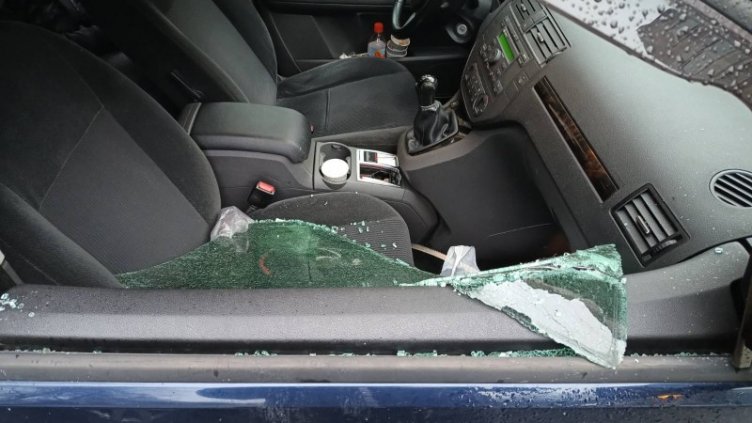 Разбиха кола в "Трошево" заради ученическа раница