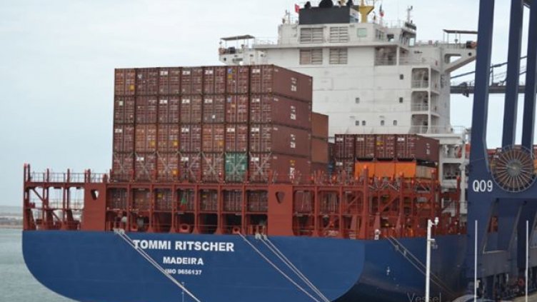 контейнеровоз „Томи Ричер“, Снимка: Екатерина Захариева, Фейсбук