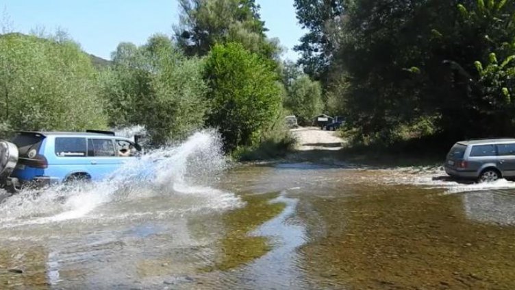 Нека простотията започне, сега! Джипове нагазиха и във Велека