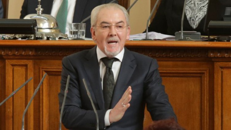 Местан смъмри Радан, скочи на Патриотите: Фашисти!