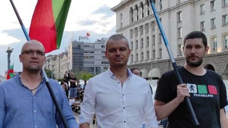 "Възраждане" пак плаши с протест, ако не падне зеленият сертификат