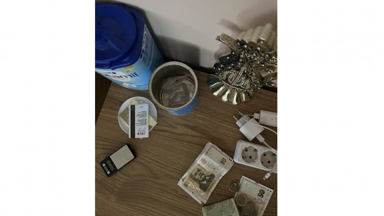 Варненски криминалисти задържаха трима за наркоразпространение (Снимки)