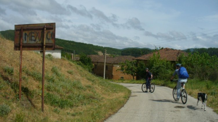 Чужденци спасяват българско село от разрухата