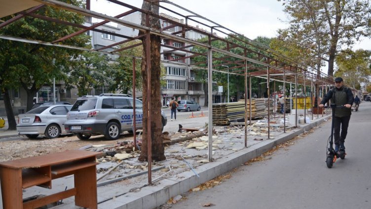 Затягат контрола върху преместваемите обекти в центъра на Варна