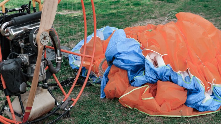 Българин се претрепа с парапланер в Италия