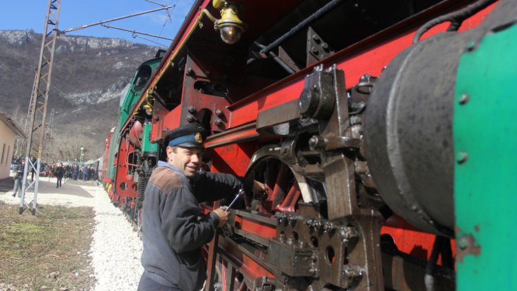 Намалени са закъсненията на БДЖ, отчете транспортният министър