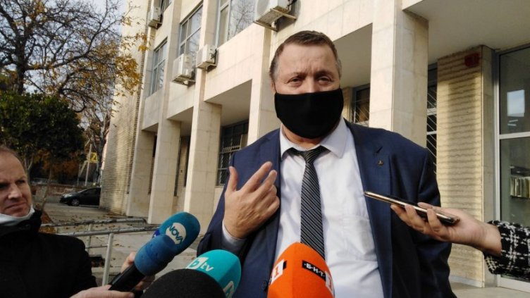 Майката, обвинена в убийството на двете си деца, остава в ареста