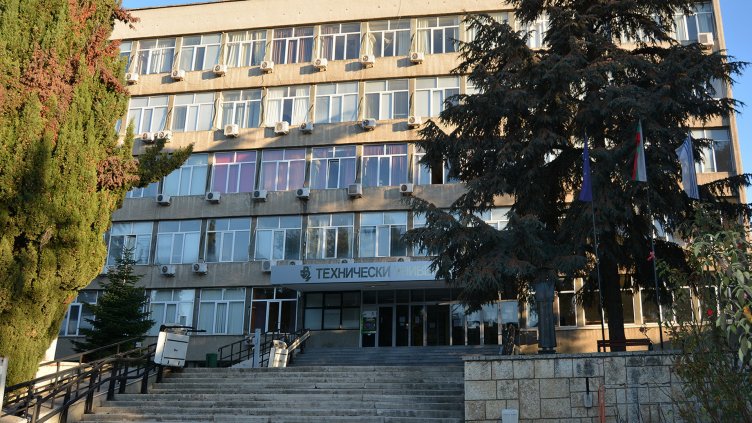 Студенти от ТУ-Варна спечелиха медали на олимпиада по компютърна математика