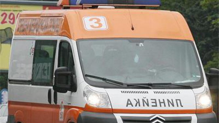 Баща и дъщеря с опасност за живота след пътен инцидент на магистрала "Тракия"