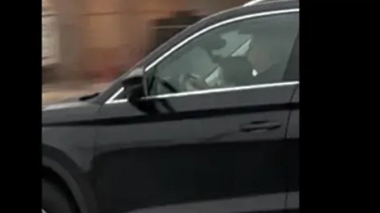 Наглост: Дипломат фучи с джип и дете в скута, минава на червено (ВИДЕО)