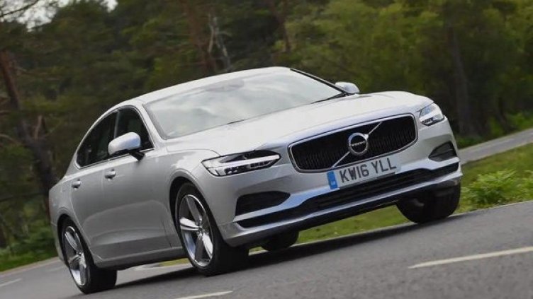 В средата на класацията е Volvo S90 (2016-2023), V90 (2016-до момента)