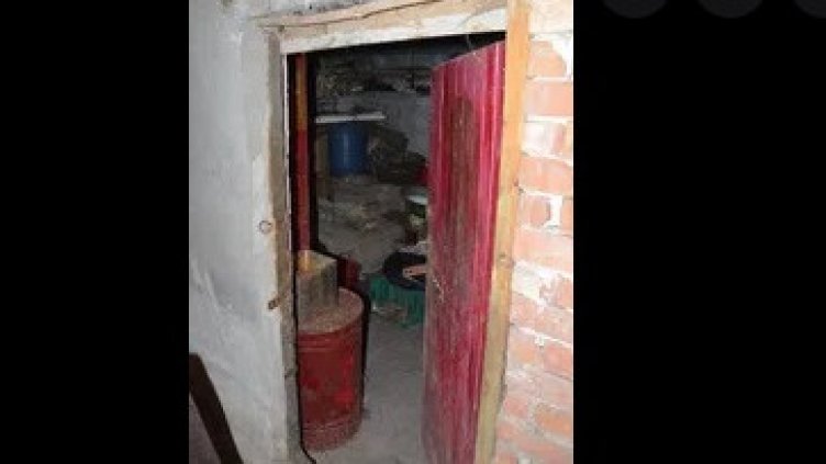 Арестуваха 19-годишен, убил майка си и я хвърлил в мазето 