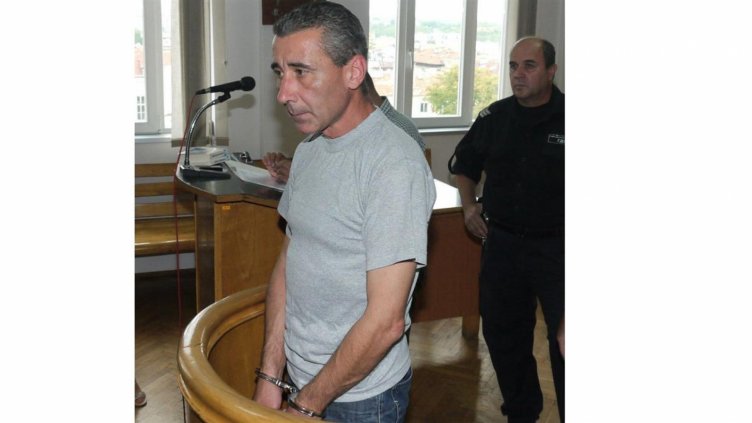 13 г. затвор за мъж, убил съпругата си и нарязал трупа с резачка