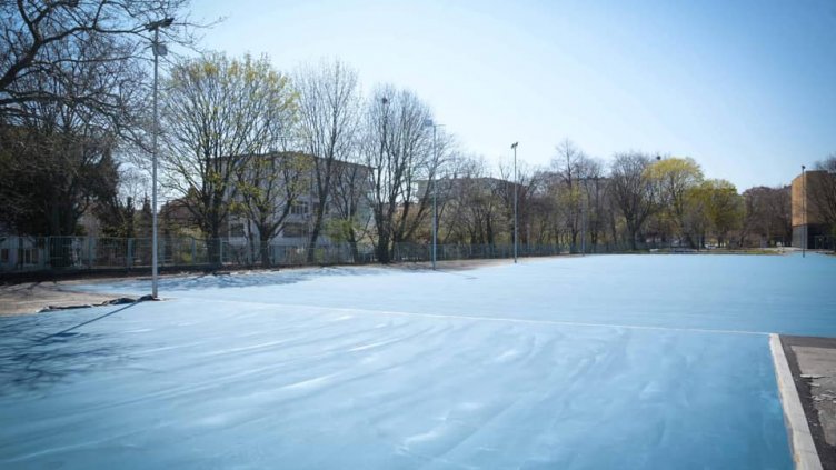 Правят нови спортни площадки в I ЕГ във Варна