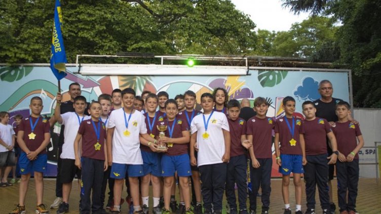 Таланти на „Комодор” с вицешампионски трофей от турнира Bon Tour