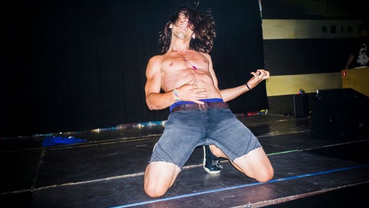 Варненец стана шампион на България по Въздушна китара