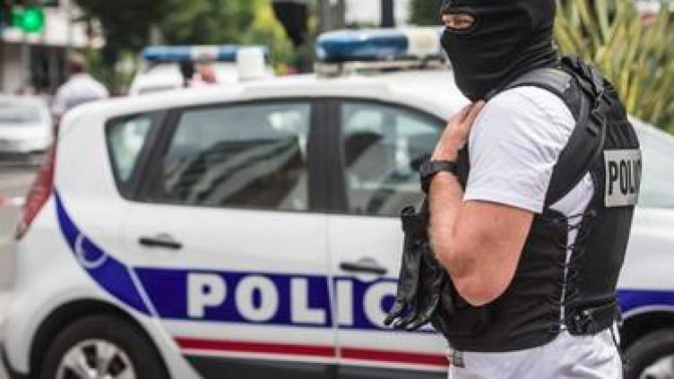 Мъж нападна с нож хора в Марсилия, има ранени