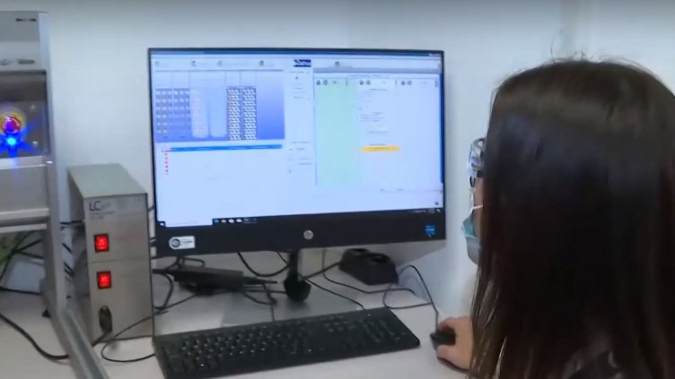 Вижте къде изследват пробите за наркотици и защо бавят резултатите (ВИДЕО)