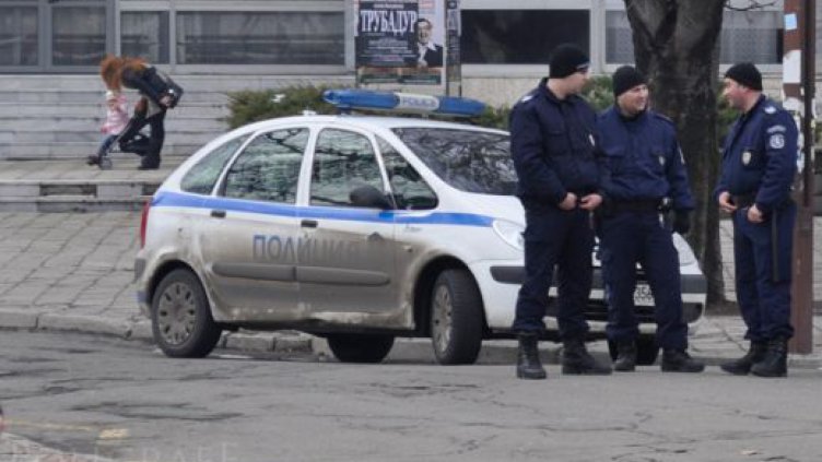 Акция в Бургас! Щракнаха белезници на 8 души