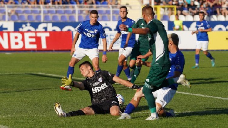 "Спартак" Вн спечели първа точка в елита