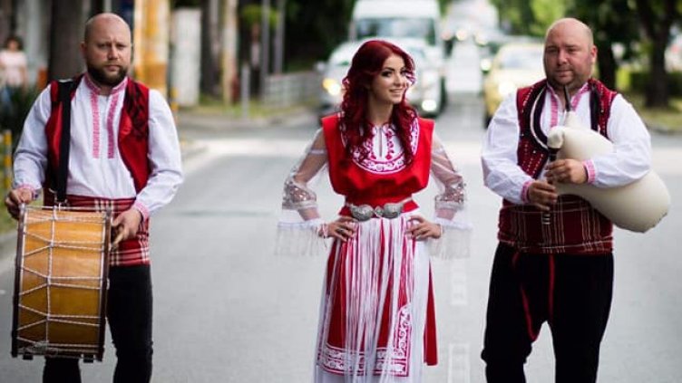 Една различна варненска абитуриентка (СНИМКИ)