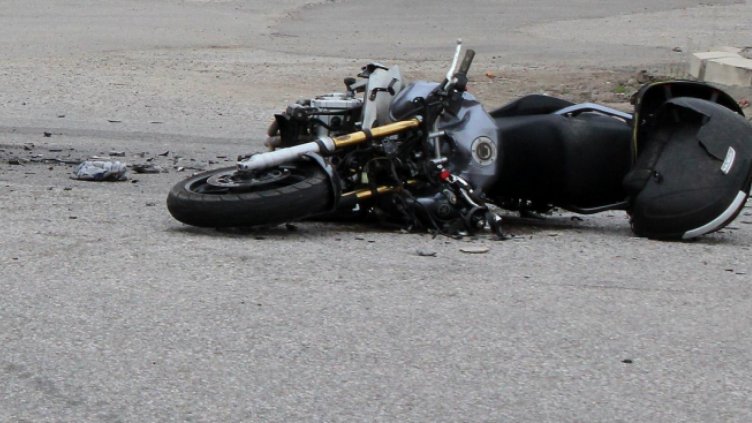 Мъж падна от мотора си на бул. „Княз Борис I“ във Варна