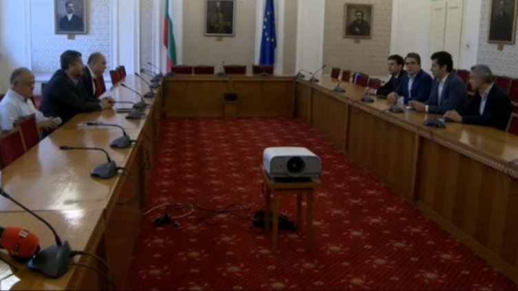Преговорите между ДБ-то и ПП-то – закрити, не искат медиите да душат
