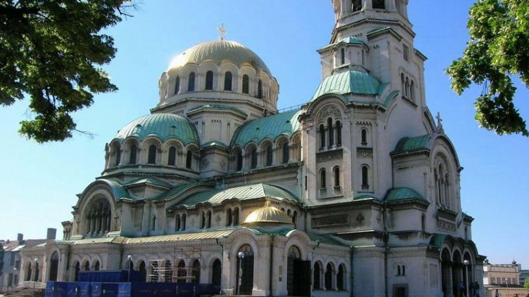 Азиатци присъстваха на молебен за 24 май