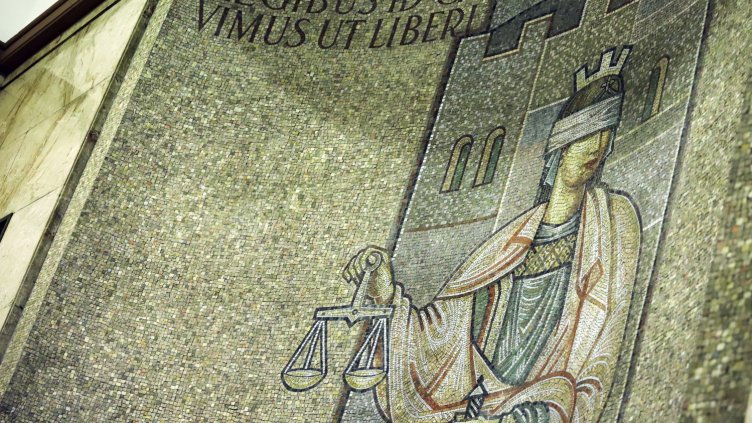 Дадоха 10 години на 26-годишен, блудствал с момче