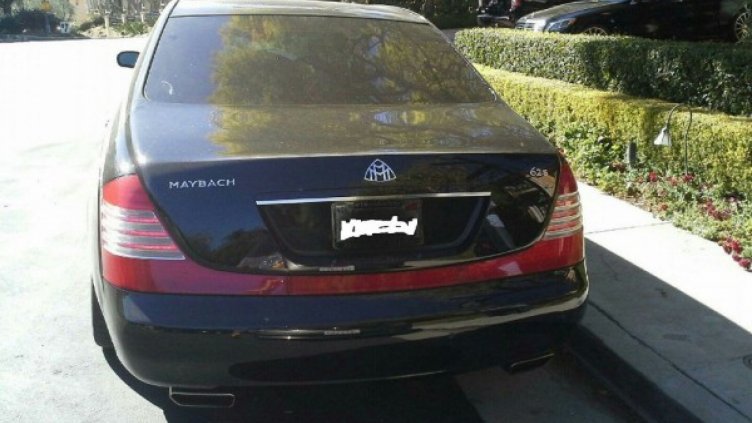 Чарли Шийн продава брониран Maybach