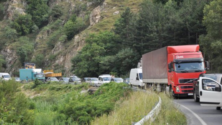 Катастрофа в Кресненското дефиле, четирима души са пострадали