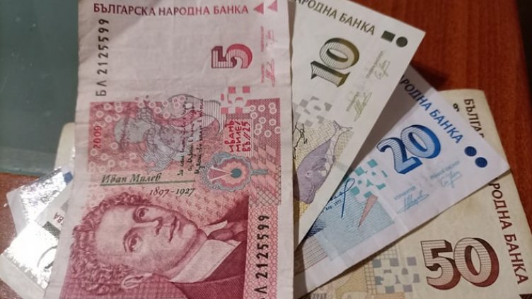 Изплащат пенсиите от днес