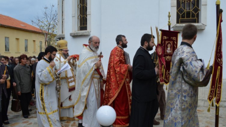 За Никулден: Курбан за здраве и празнична литургия в “Аспарухово”