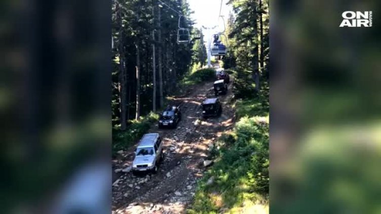 Снимка на джипове на Рилските езера разбуни фейсбук