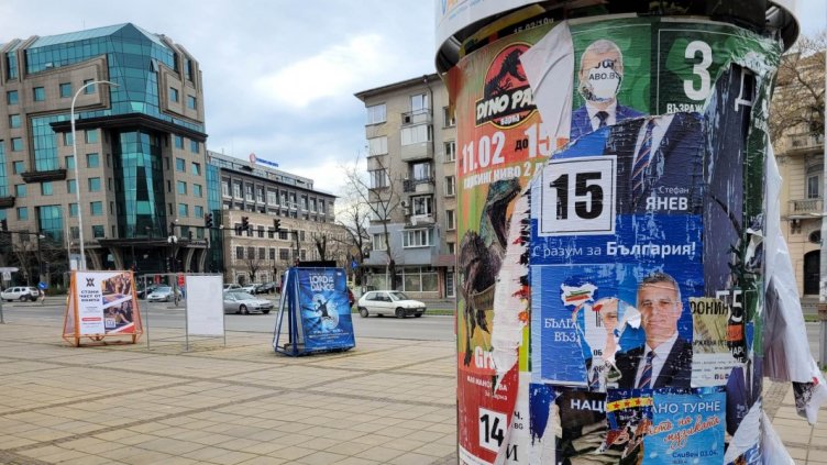 Изтече срокът за премахване на политическата реклама, плакатите във Варна стоят