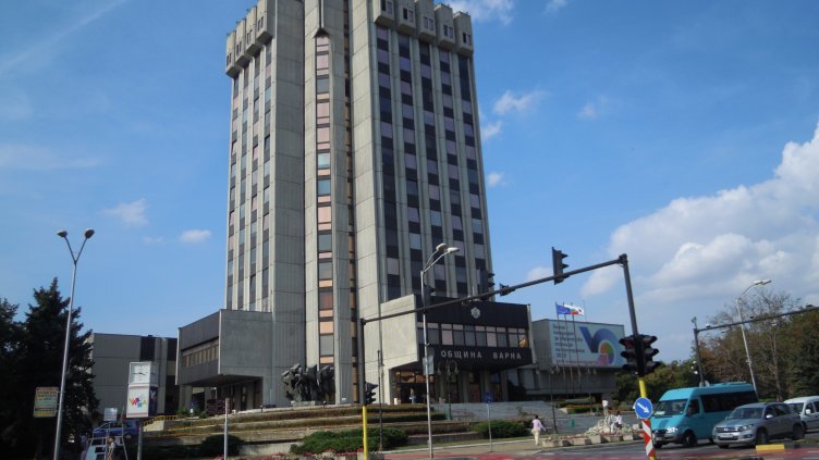 Наградиха 18 млади учители във Варна в навечерието на Деня на народните будители