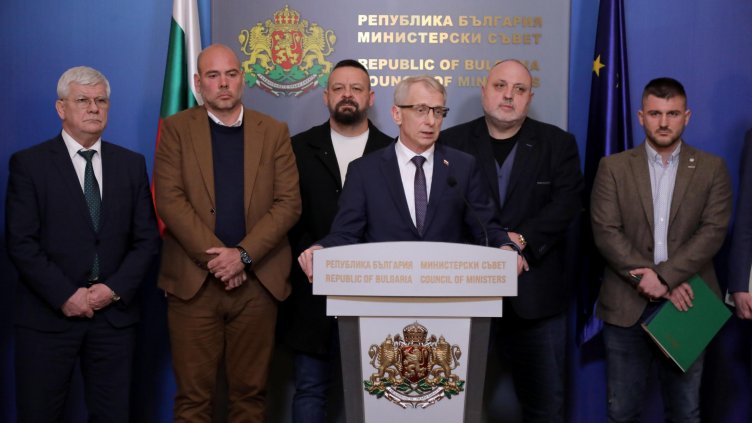 Правителството търси варианти за подкрепа на засегнатите от бедствията и войната земеделци