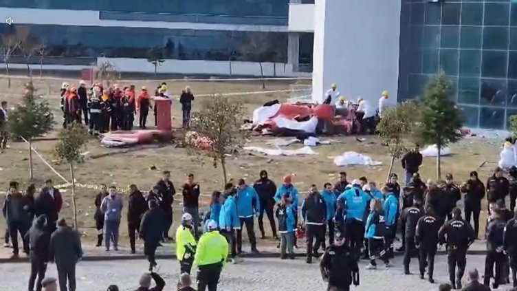 Хеликоптер-линейка се блъсна в болница, има загинали