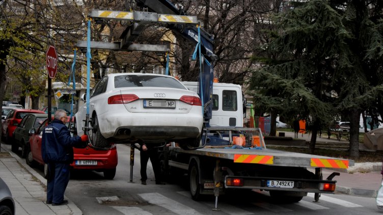 Благоевградско ауди „изгоря“ на ул. „Княз Николаевич“ във Варна