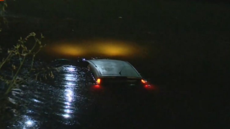 Кола падна в река Тунджа