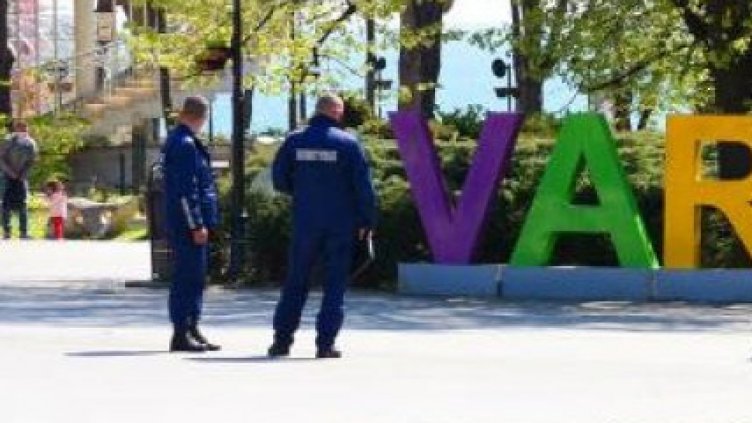 Издирва се! Нападател, наръгал в гърба три пъти с нож мъж във Варна