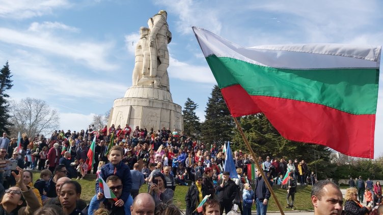 Варна се поклони пред героите, довели свободата ни