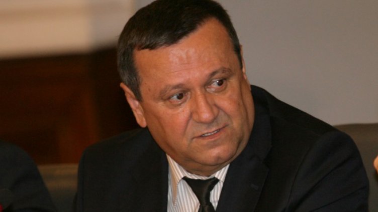 Д-р Хасан Адемове автор на предложението за премахване на давността на платения годишен отпуск.